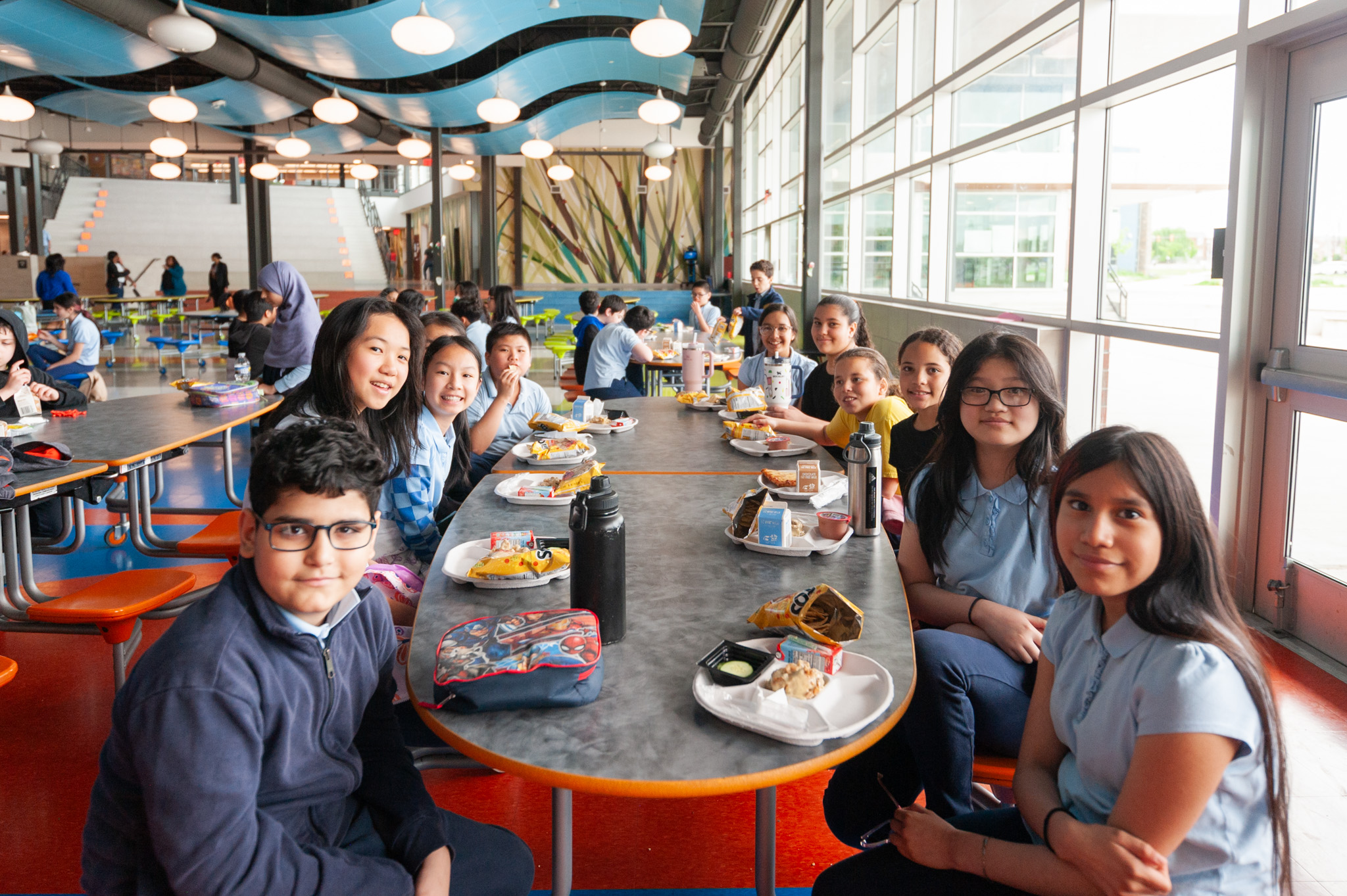 students eating lunch